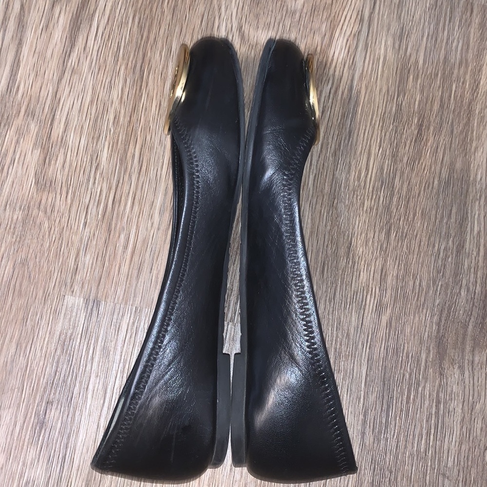 Tory Burch Reva flats in black. Gold buckle, size 5 1/2 - Picture 3 of 7